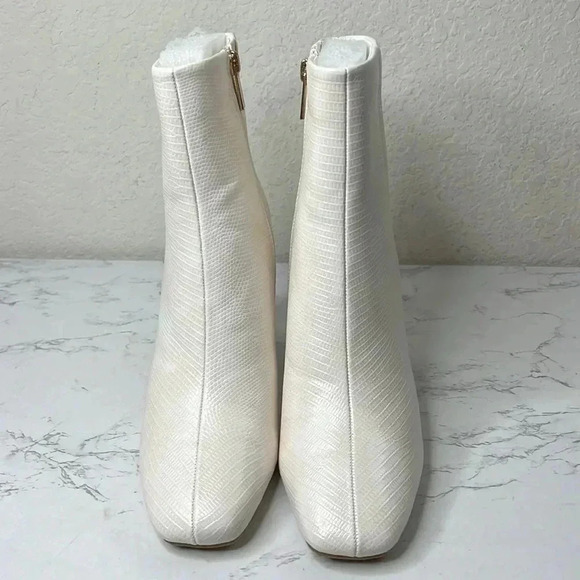 Journee Collection Sarla Bootie 8 - Picture 9 of 13